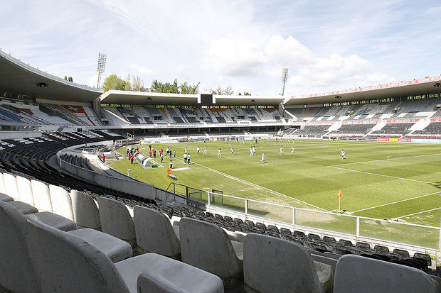 Adeptos invadem treino e agridem jogadores do Vitória de Guimarães
