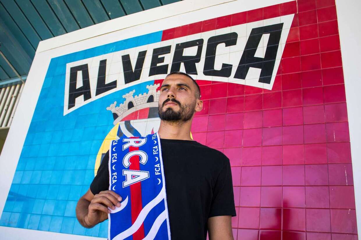 OFICIAL | Pedro Silva reforça baliza do Alverca