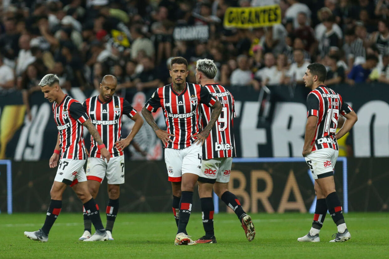 Corinthians, de António Oliveira, voltou a não vencer