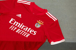 Benfica apresenta as novas camisolas para 2021/22 :: zerozero.pt
