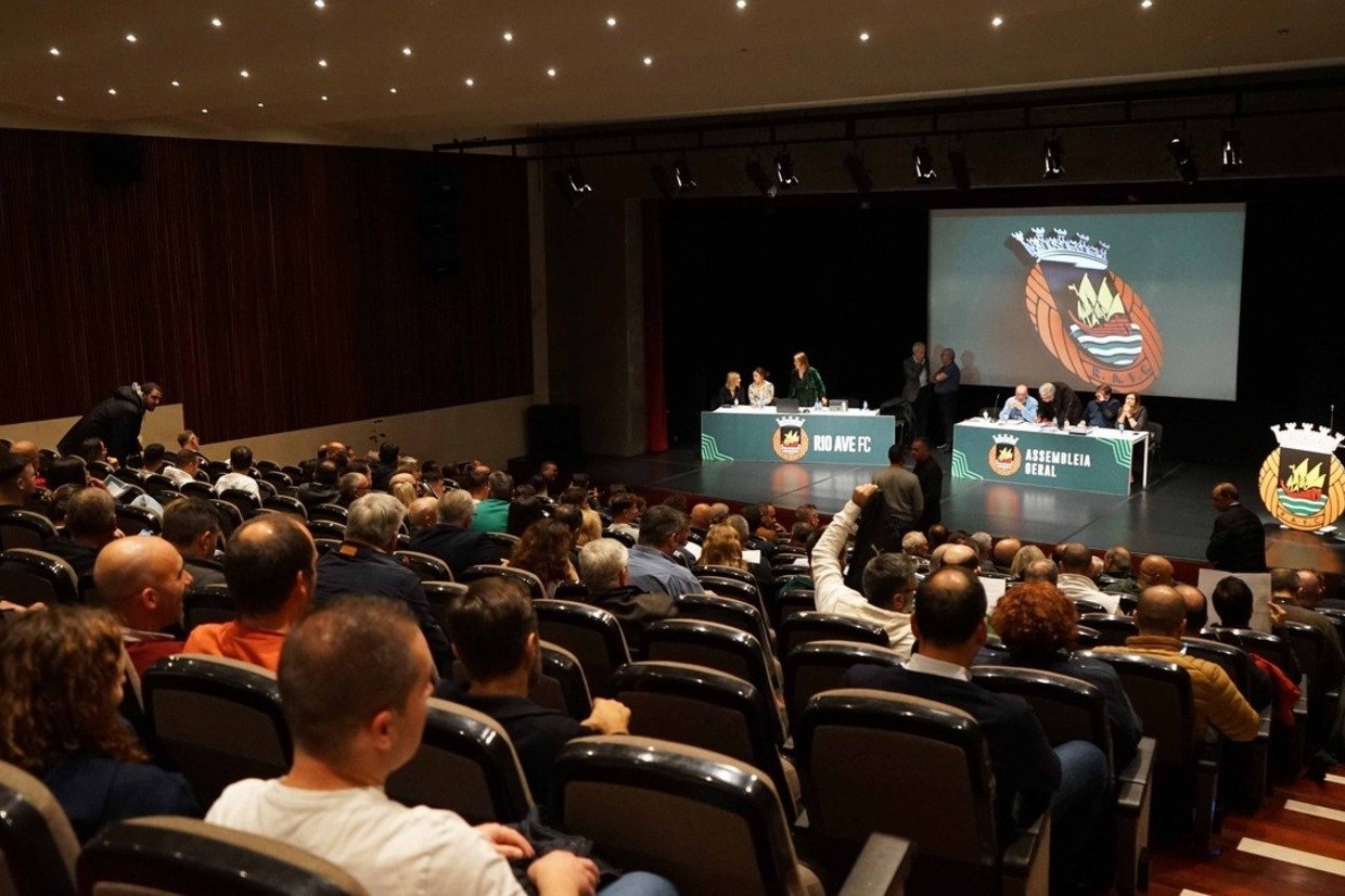 Futebol de luto: morreu Paquito, glória do Rio Ave e campeão no FC Porto