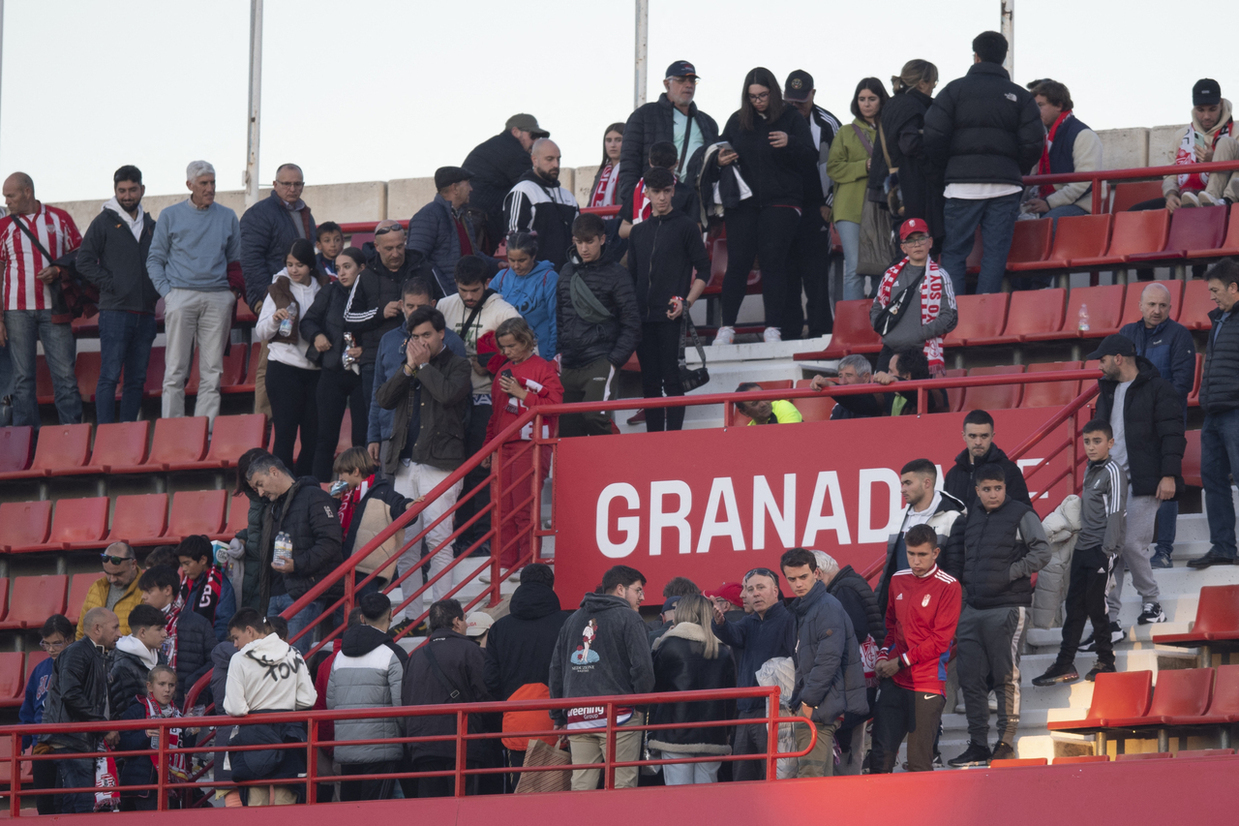 Granada-Athletic suspenso após morte de adepto na bancada