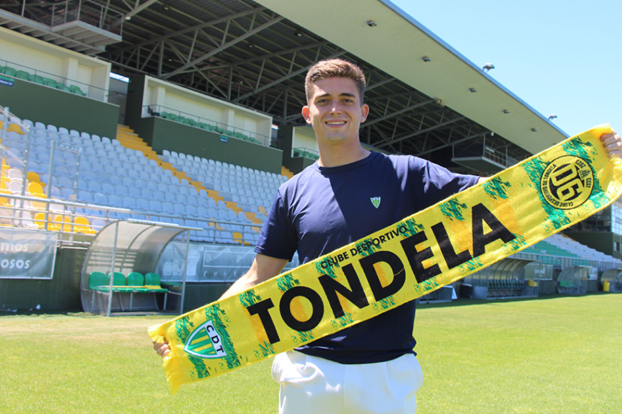 CD Tondela assina com o melhor marcador da Liga Revelação