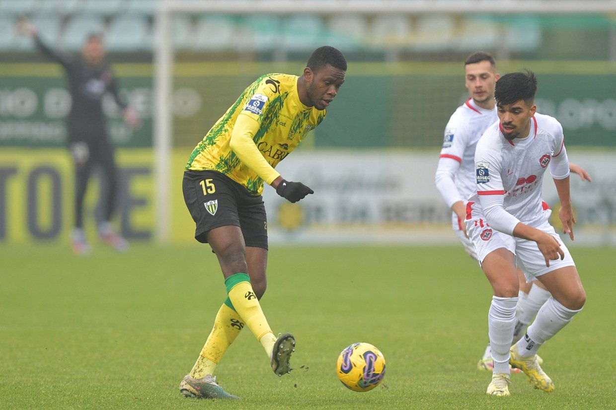 OFICIAL | Yaya Sithole reforça meio-campo do Gil Vicente