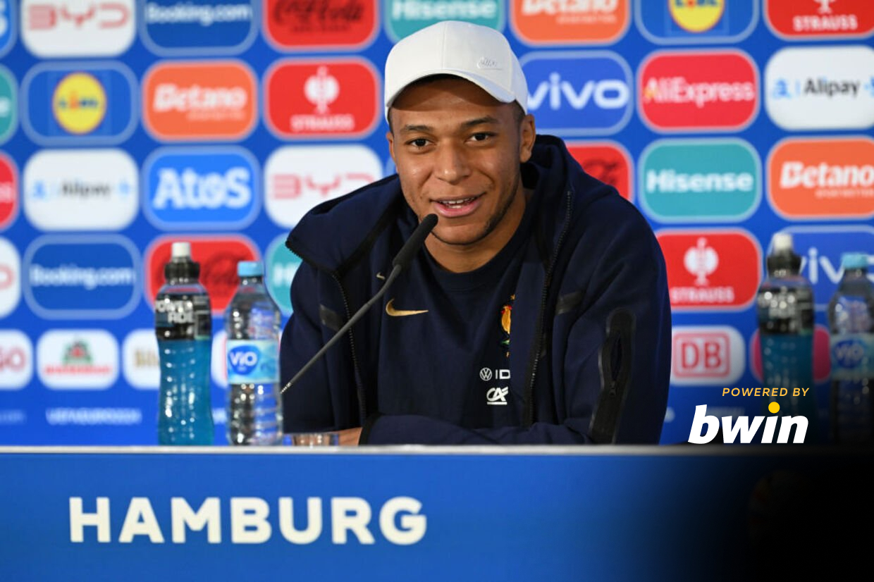 Mbappé: «Todos sabem o quanto admiro Cristiano Ronaldo, ele dá-me muitos conselhos»