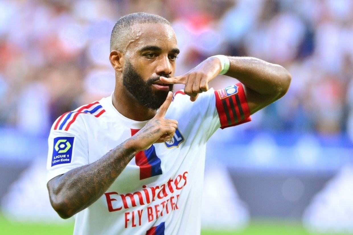 Com Lacazette em destaque, Lyon apura-se para a final da Coupe de France