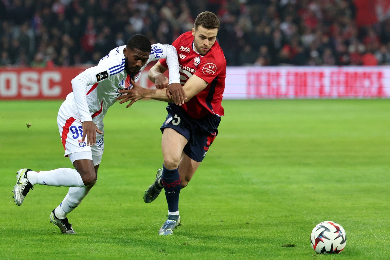 Lyon resgata empate ao cair do pano no terreno do Lille