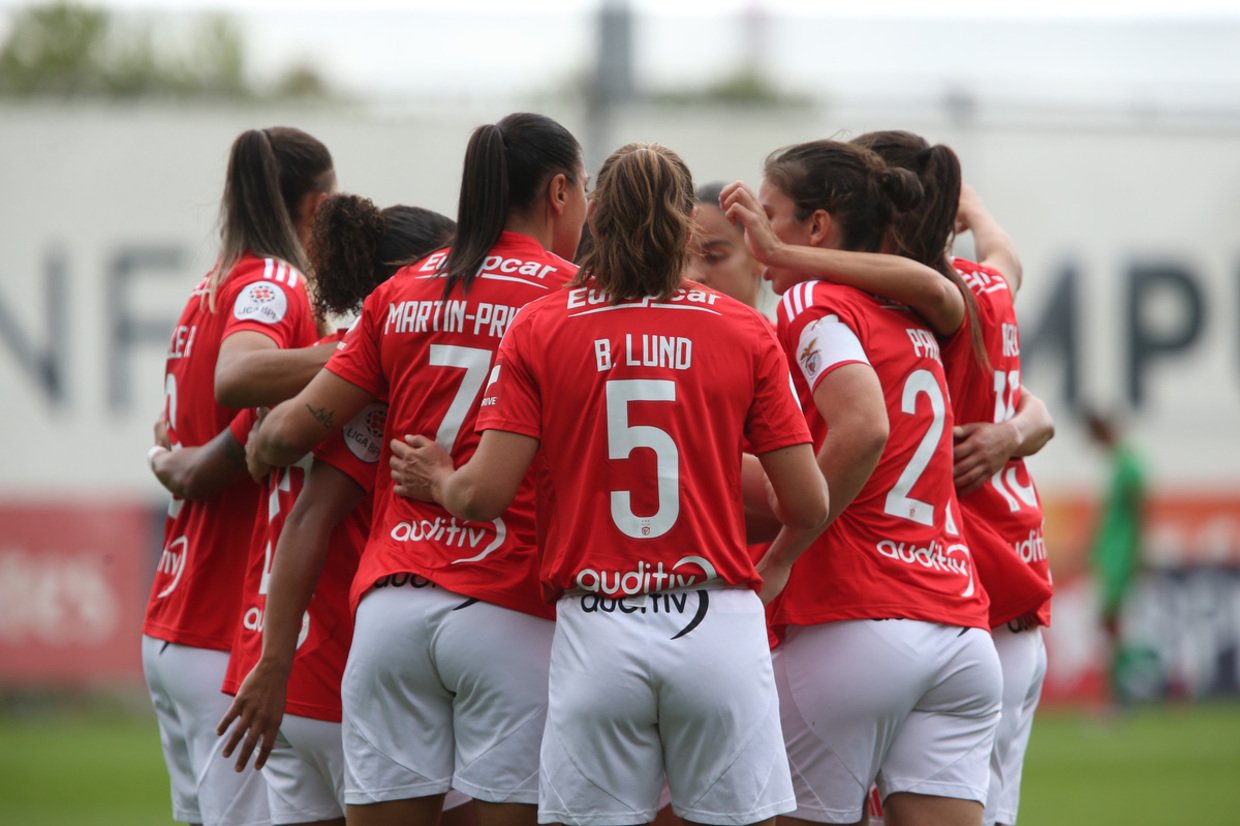 Benfica vence Marítimo com um golo em cada parte