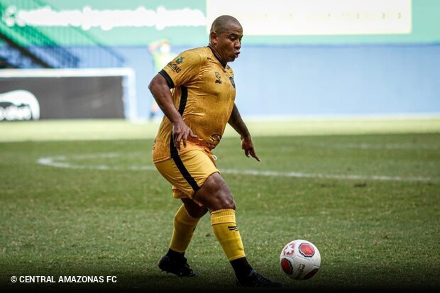 FOTO | Com muitos quilos a mais, Walter (ex-FC Porto) estreou-se pelo  Amazonas :: zerozero.pt