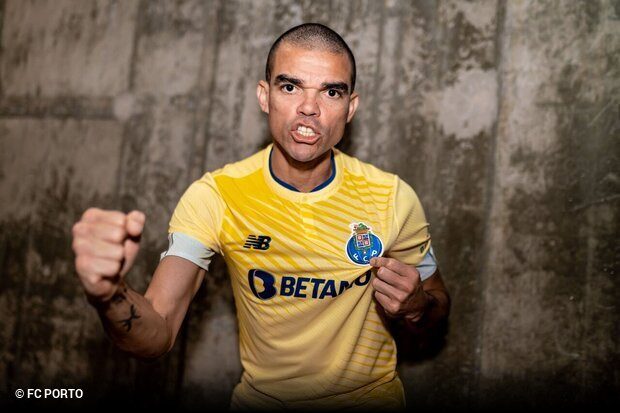Pepe: «Se precisarem de mim, continuo a jogar sem contrato» :: zerozero.pt