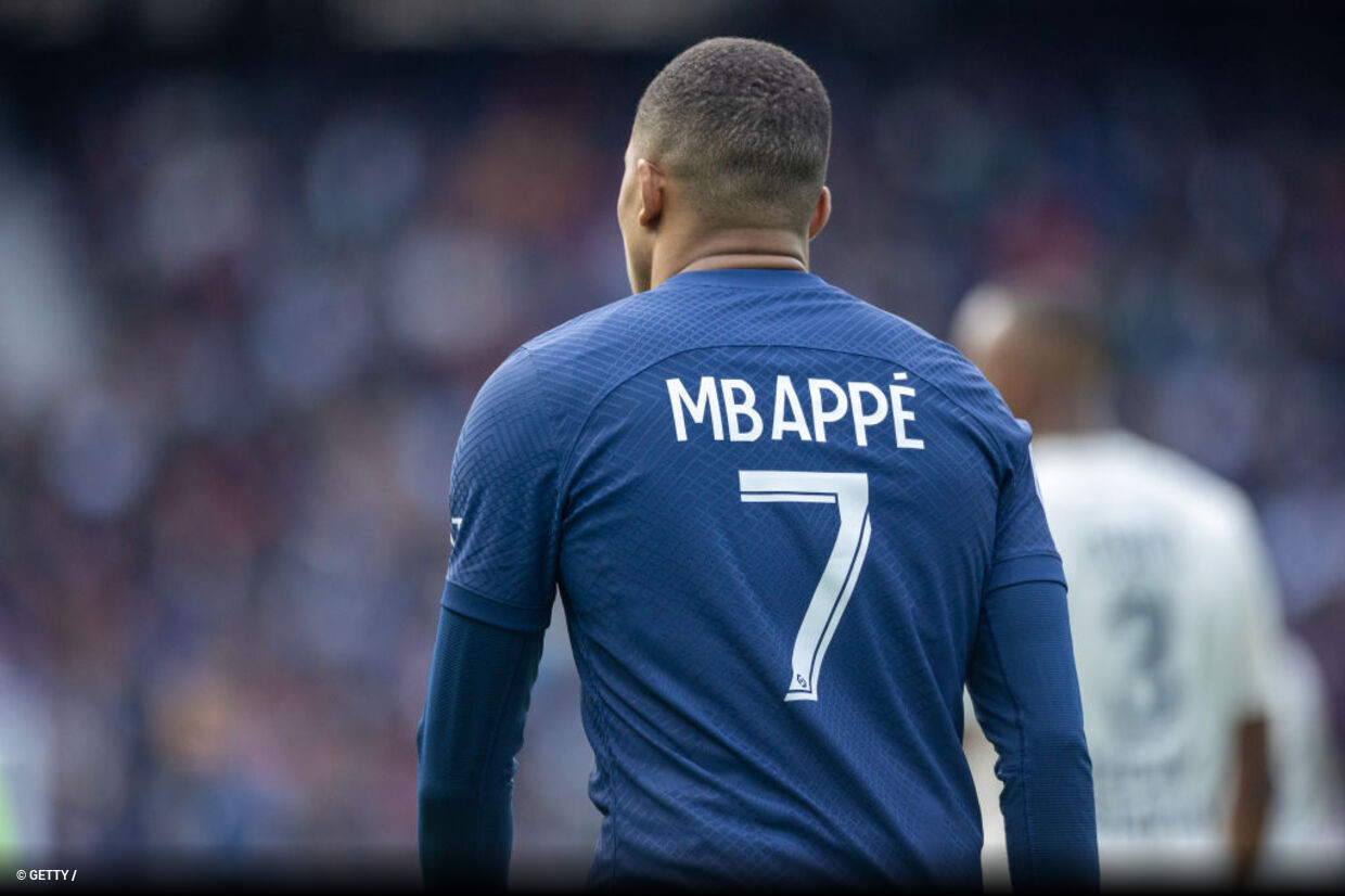 Presidente do PSG não tem dúvidas: «Mbappé terá de assinar um novo  contrato» :: zerozero.pt